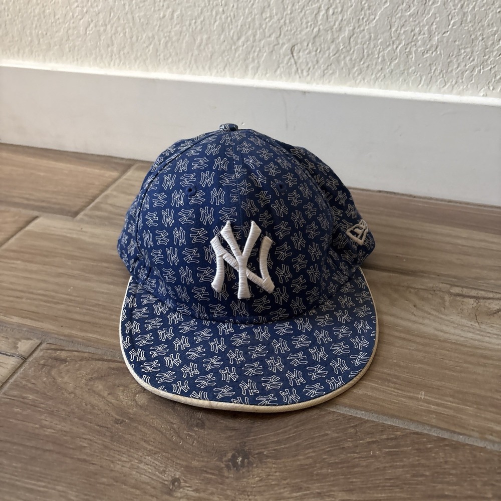 New York Yankees NY ALL-OVER FLOCKING Royal-White Fitted‎ Hat